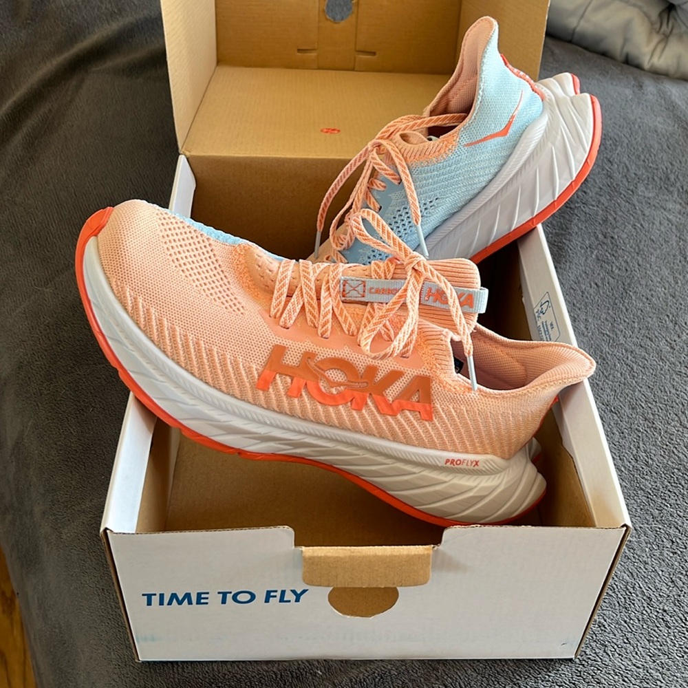 Hoka women’s Size 8B Carbon X Running Shoes Peach/Blue NWT $169.99